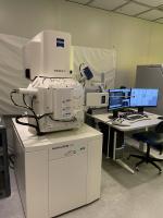 Picture of the Zeiss Gemini SEM tool in the CNF cleanroom
